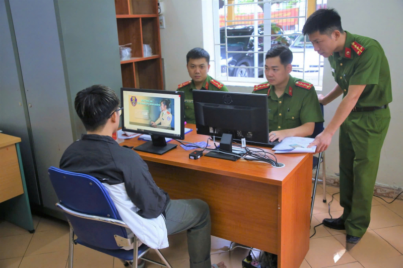Công an cấp xã sẽ tiếp nhận hồ sơ đổi, cấp lại giấy phép lái xe để phục vụ nhân dân ngay tại cơ sở