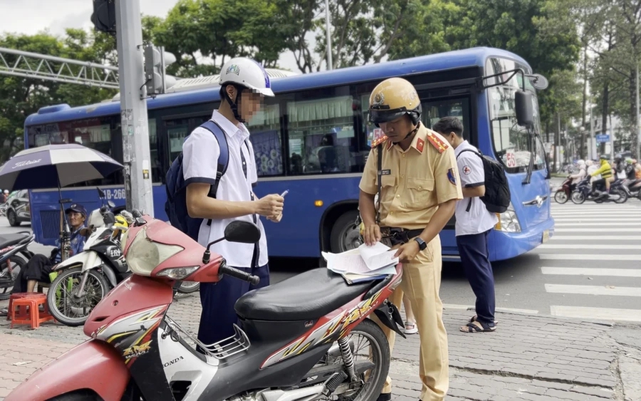 Từ ngày 1/1/2025, người từ 16 đến dưới 18 tuổi vẫn được phép điều khiển xe có dung tích xi-lanh 50 cm³ hoặc nhỏ hơn