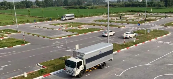 Học lái sa hình Hạng C1